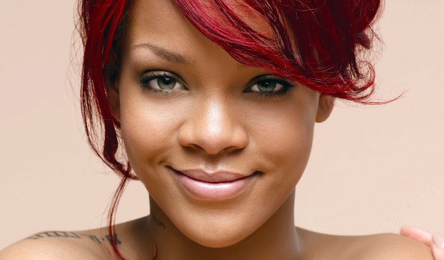 Rihanna wypuszcza na rynek swoją markę kosmetyków