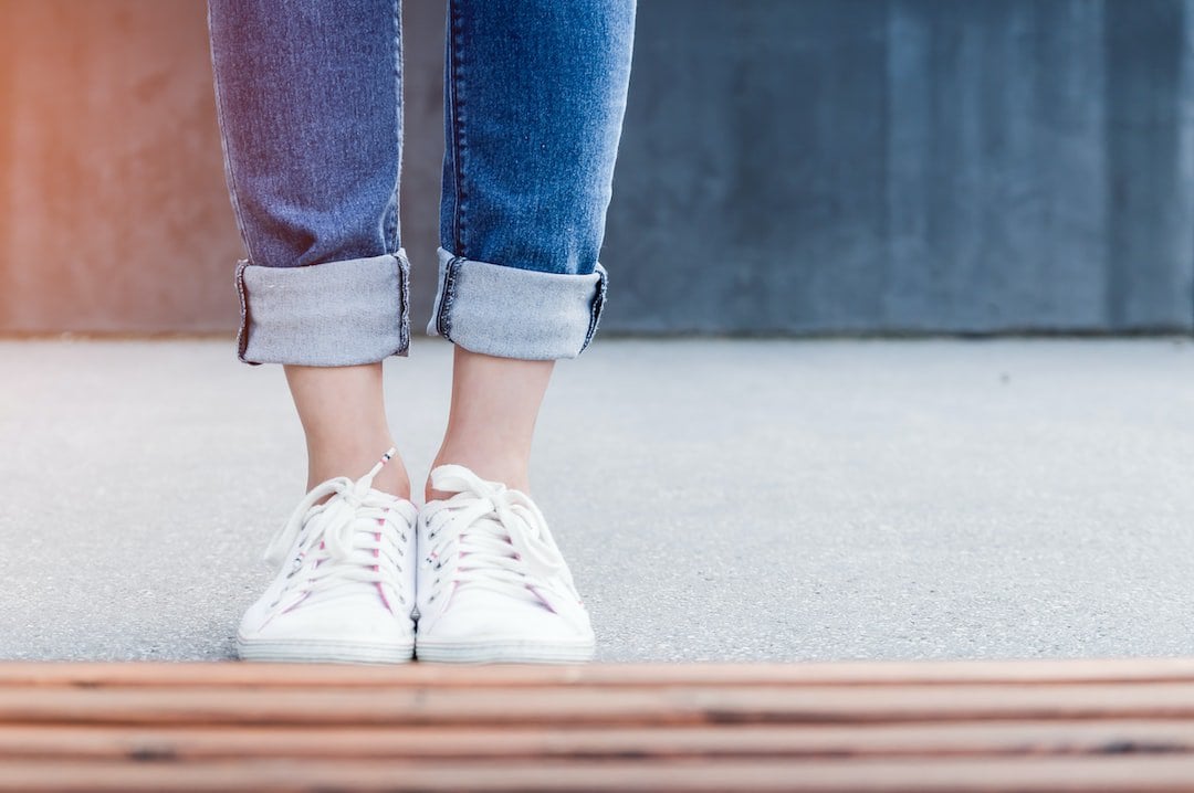 Obuwie a zdrowie: Jak dbać o komfort swoich stóp?