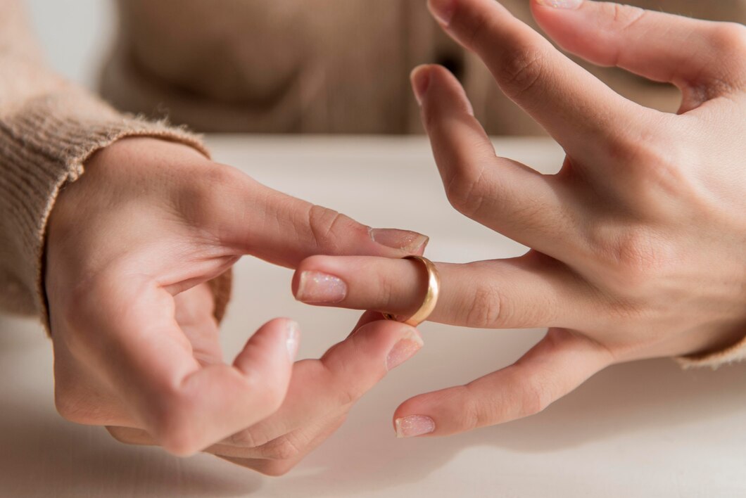 Jak wybrać idealny minimalistyczny pierścionek zaręczynowy?